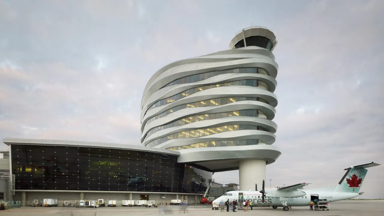 Capital Region International Airport (LAN)