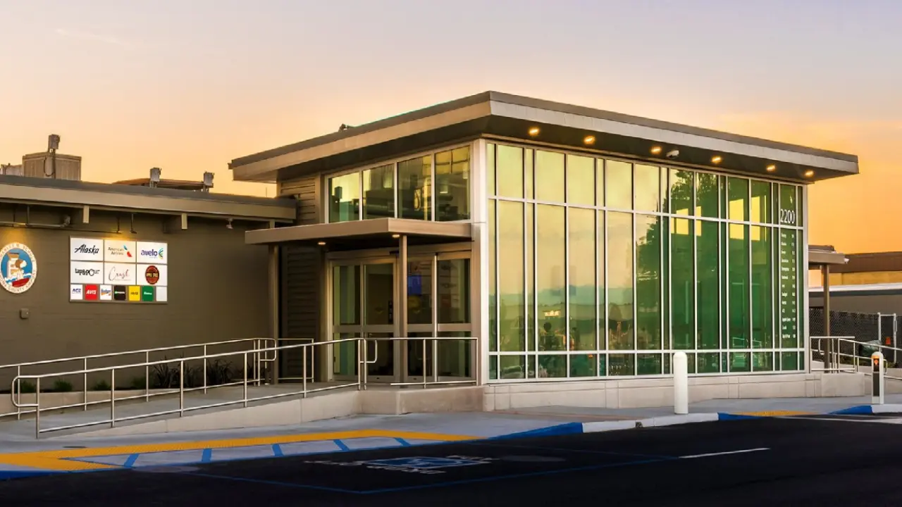Charles M. Schulz–Sonoma County Airport (STS)