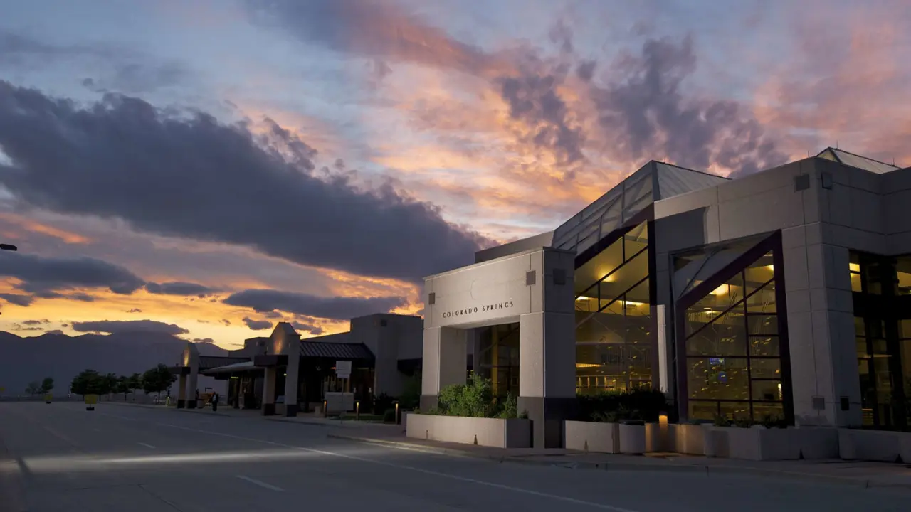 Colorado Springs Airport (COS)