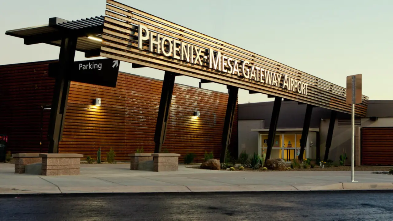 Phoenix–Mesa Gateway Airport (AZA)