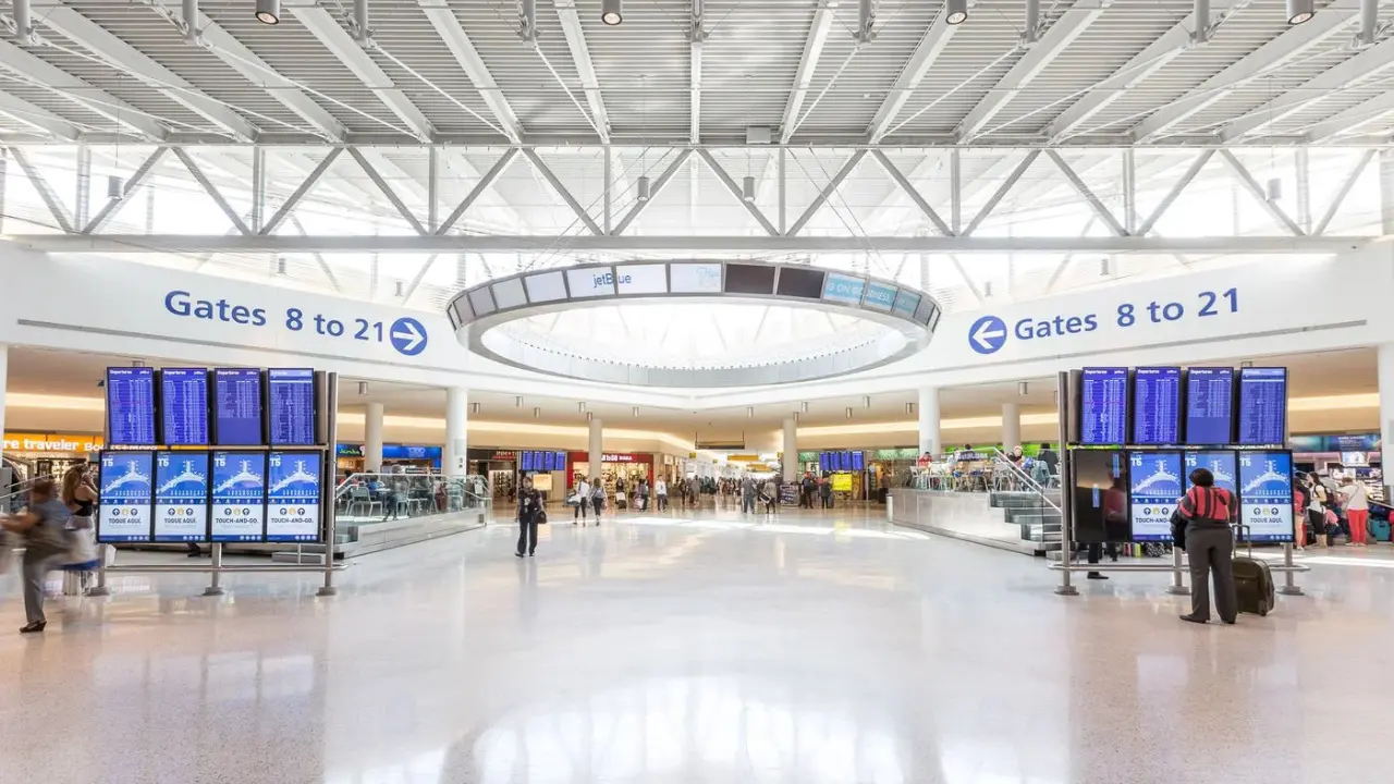 Providenciales International Airport (PLS)