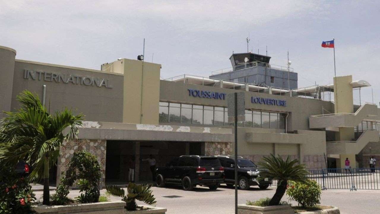 Aeroport International Toussaint Louverture (PAP)