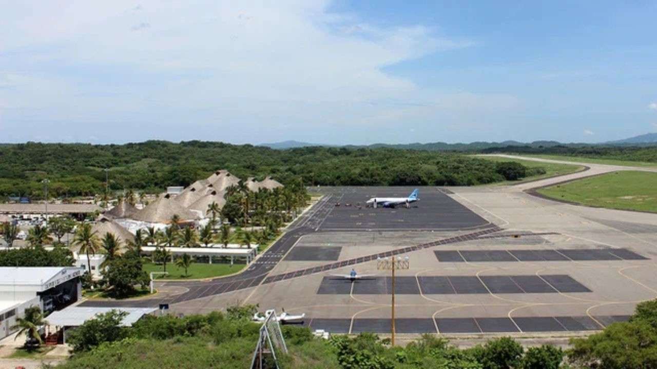 Bahias De Huatulco International Airport (HUX)