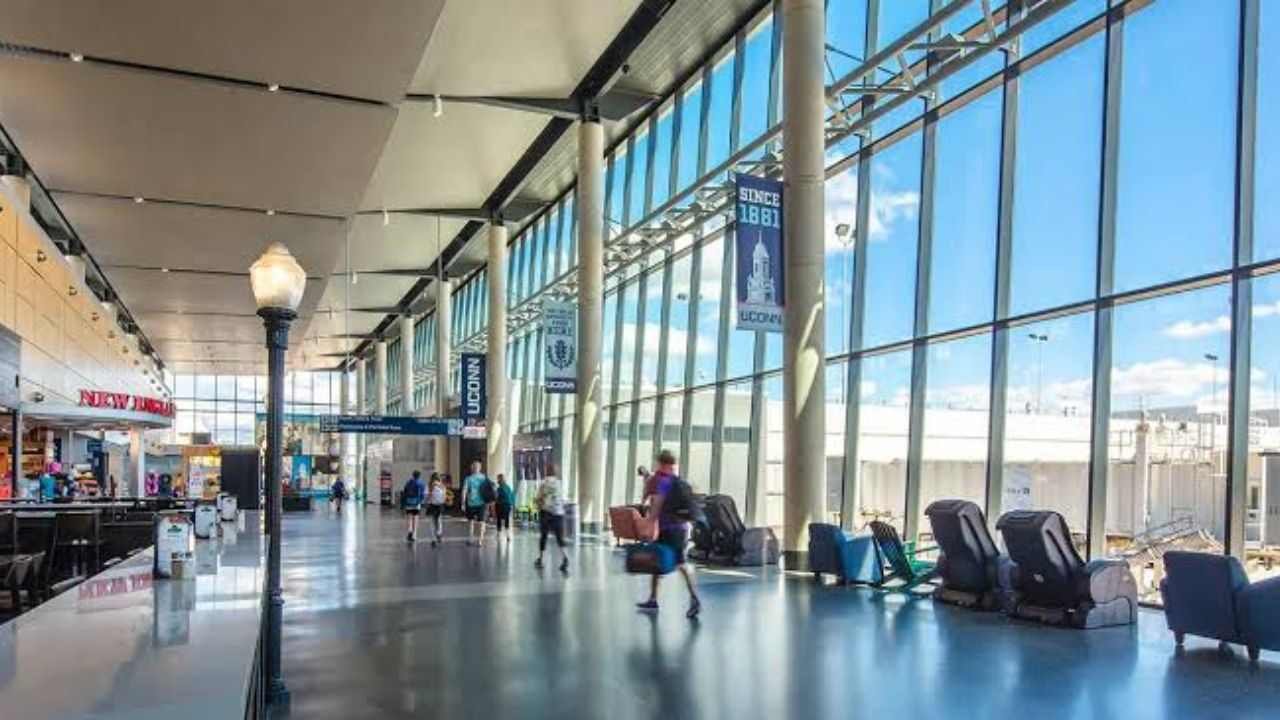 Bradley International Airport (BDL)