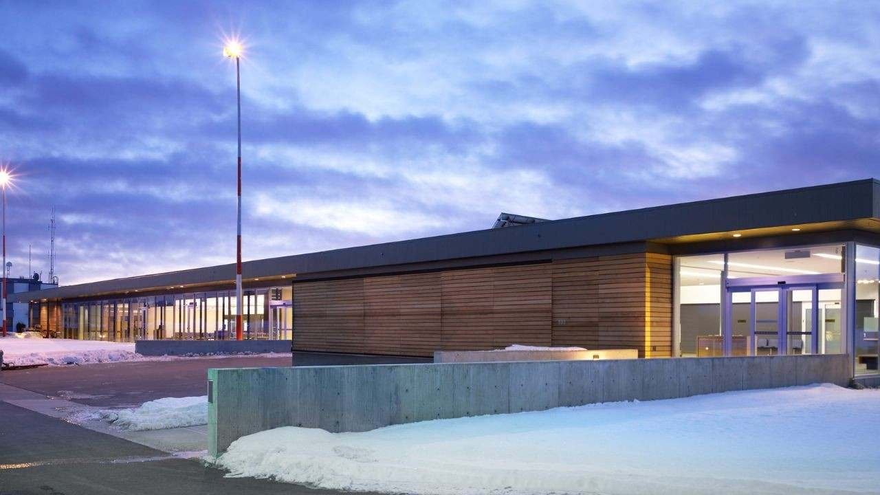 Canadian Rockies International Airport (YXC)