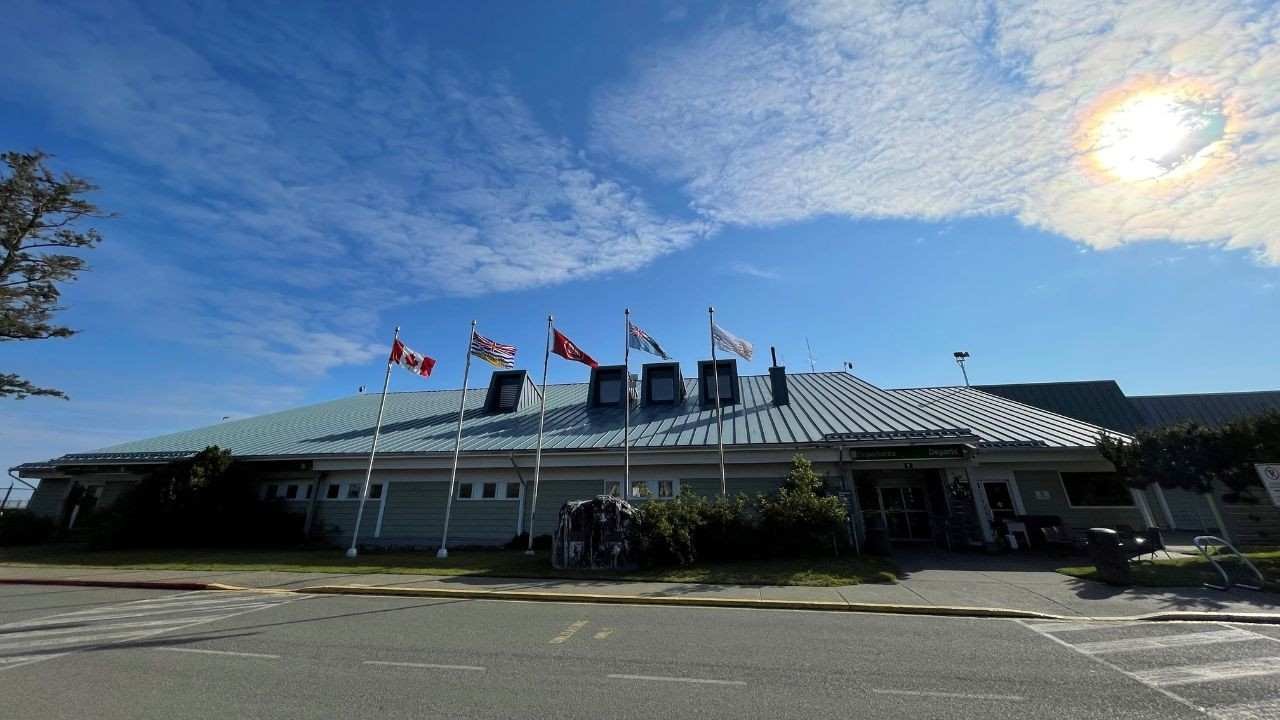 Kil Kun Xidgwangs Daanaay Airport (YZP)