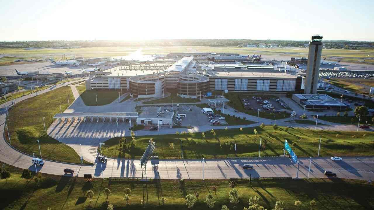 Milwaukee Mitchell International Airport (MKE)