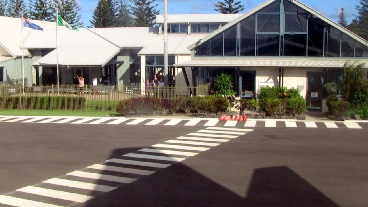 Norfolk Island Airport (NLK)