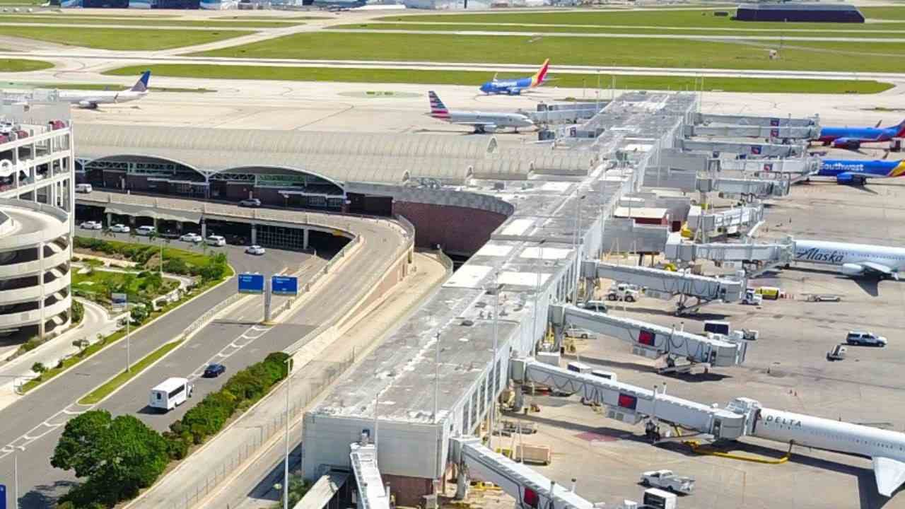 San Antonio International Airport (SAT)