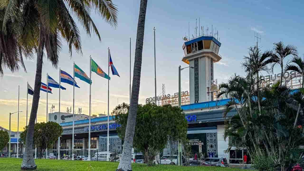 San Salvador Airport (ZSA)