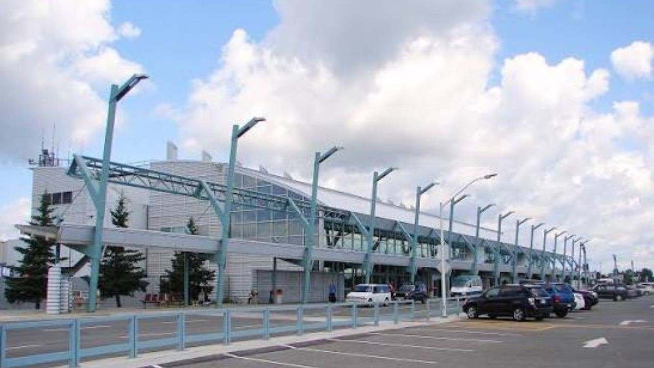 Thunder Bay International Airport (YQT)