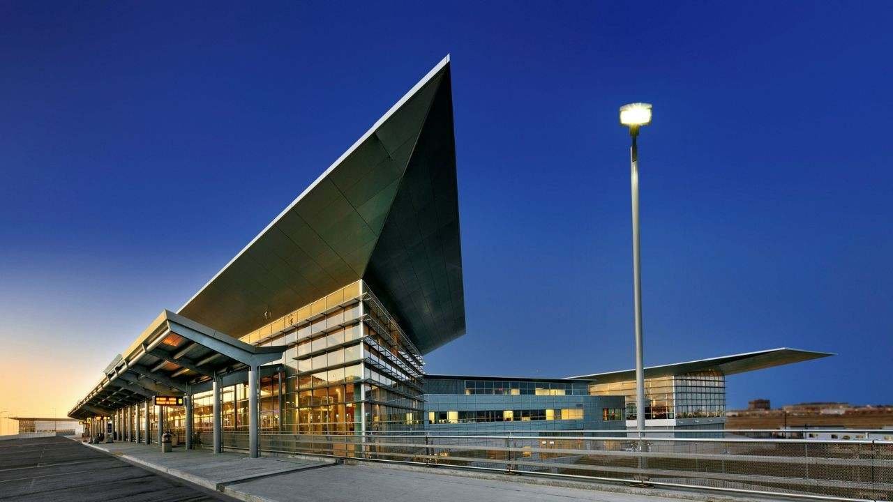 Winnipeg Richardson International Airport (YWG)