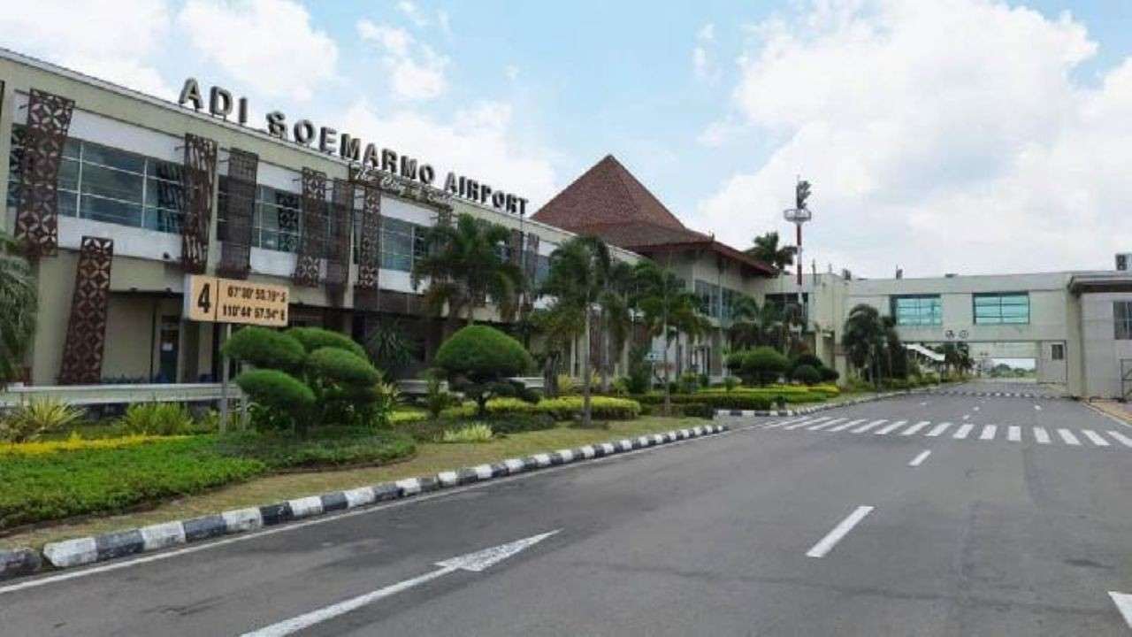 Adi Soemarmo Airport (SOC)