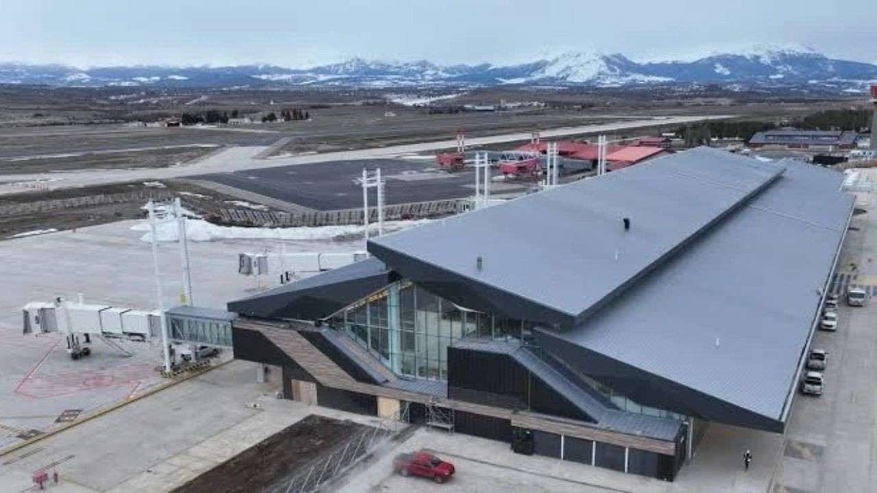 Balmaceda Airport (BBA)