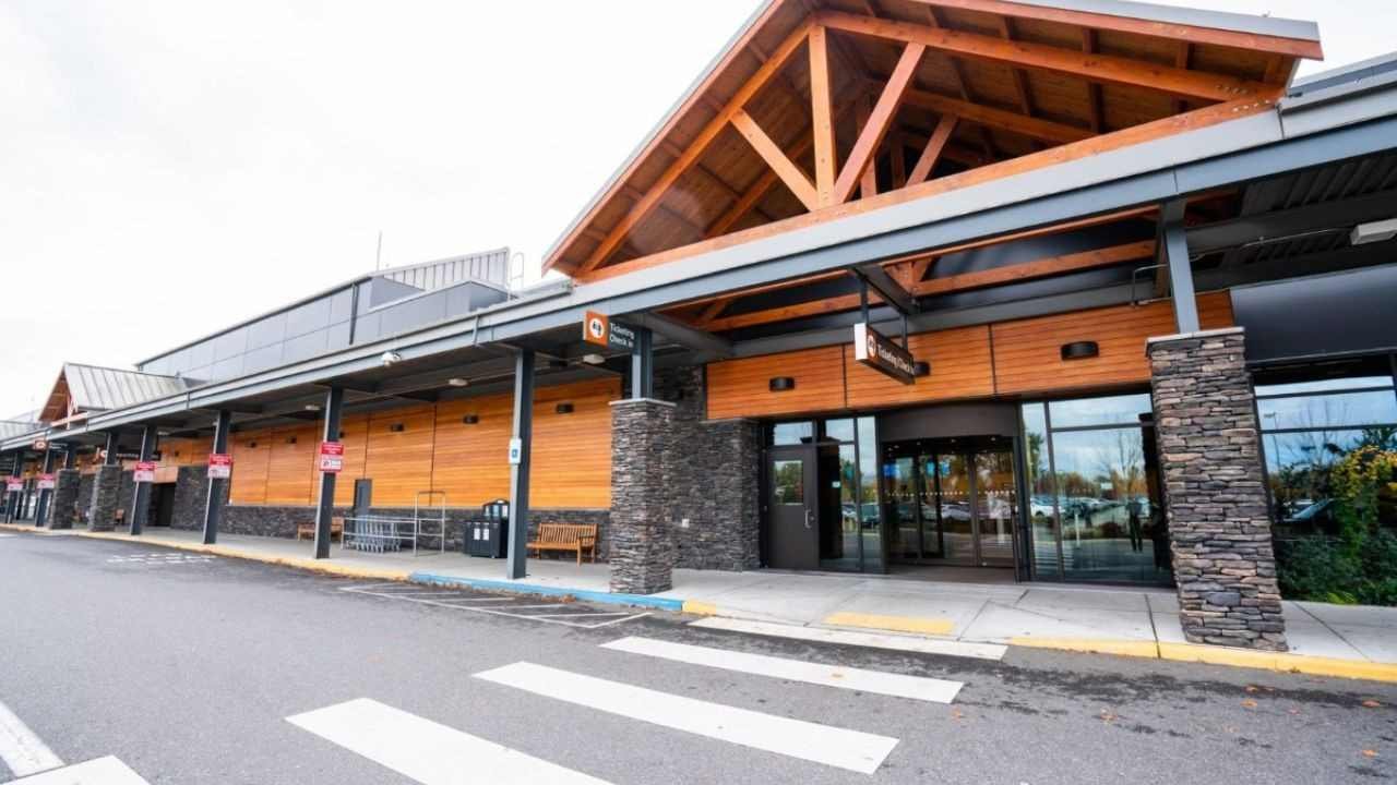 Bellingham International Airport (BLI)
