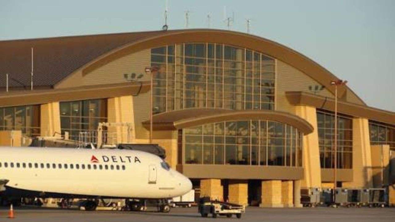 Bismarck Airport (BIS)
