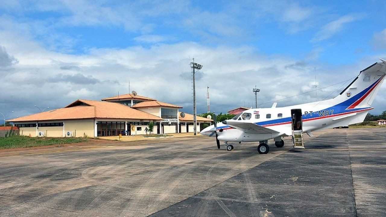 Coronel Horácio de Mattos Airport (LEC)