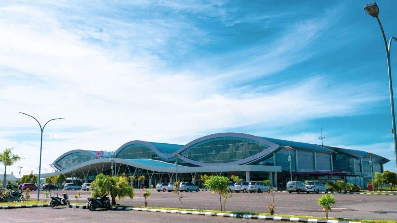 Domine Eduard Osok Airport (SOQ)