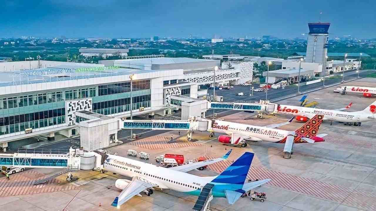 Jenderal Ahmad Yani Airport (SRG)