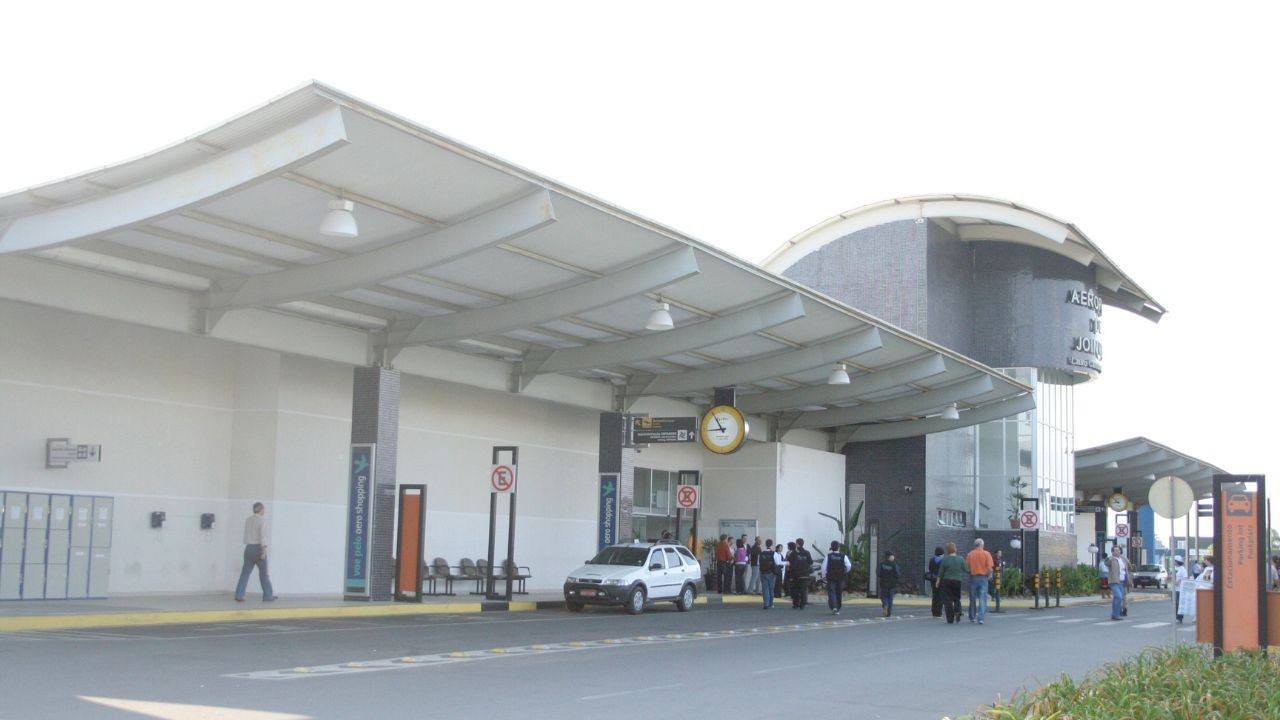 Joinville–Lauro Carneiro de Loyola Airport