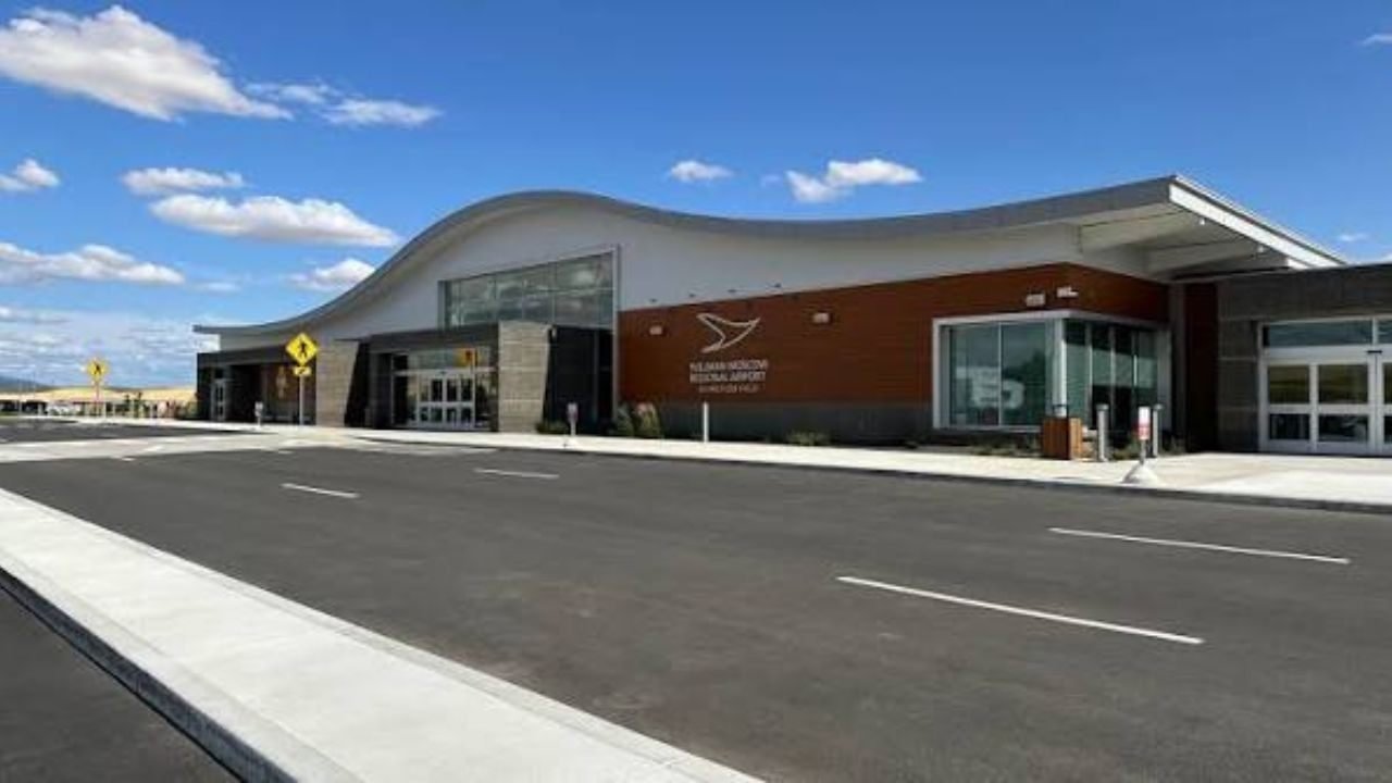Pullman–Moscow Regional Airport (PUW)
