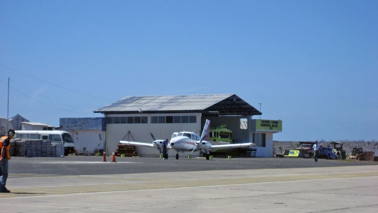 San Cristóbal Airport (SCY)