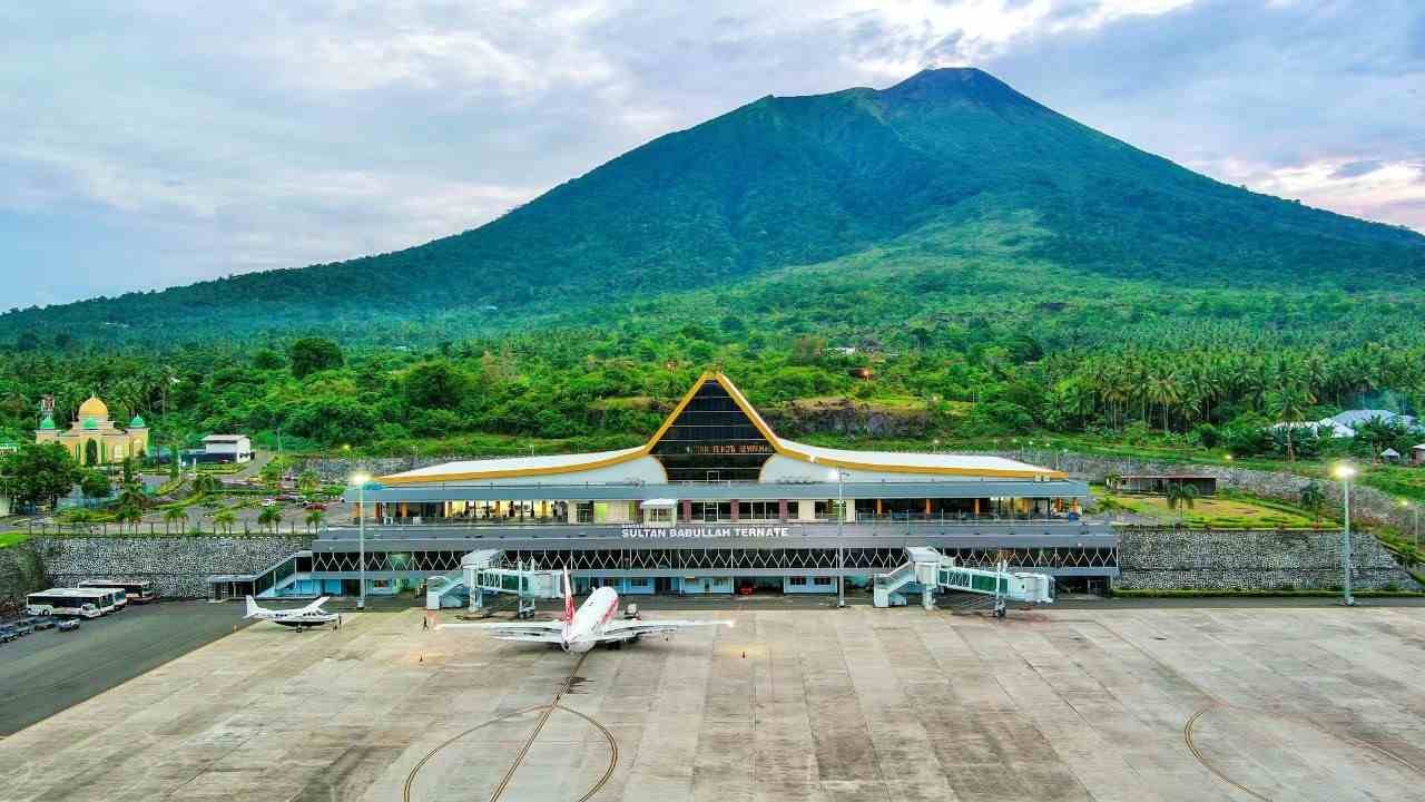 Sultan Babullah Airport (TTE)