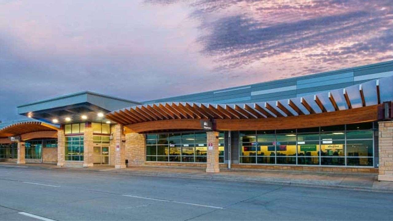 The Eastern Iowa Airport (CID)